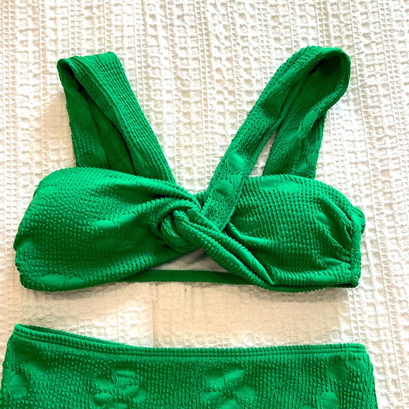 💚✨Cutest Kelly Green Bikini Set! - XS - Preppy! High waisted, cross over top✨💚 - Picture 2 of 10